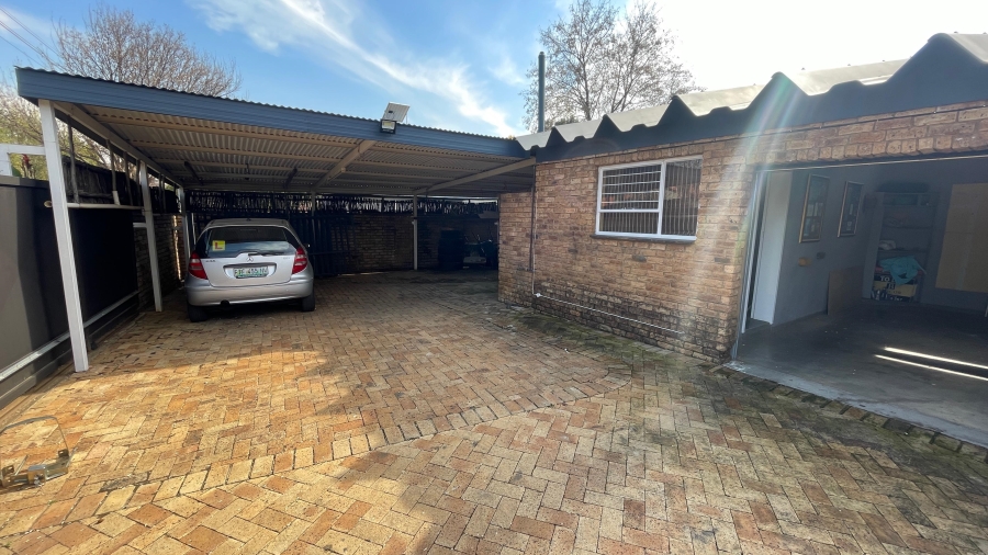 4 Bedroom Property for Sale in Van Der Hoff Park North West